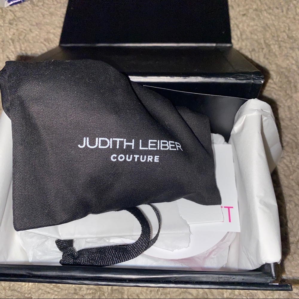 Judith Leiber - Picture 5 of 8